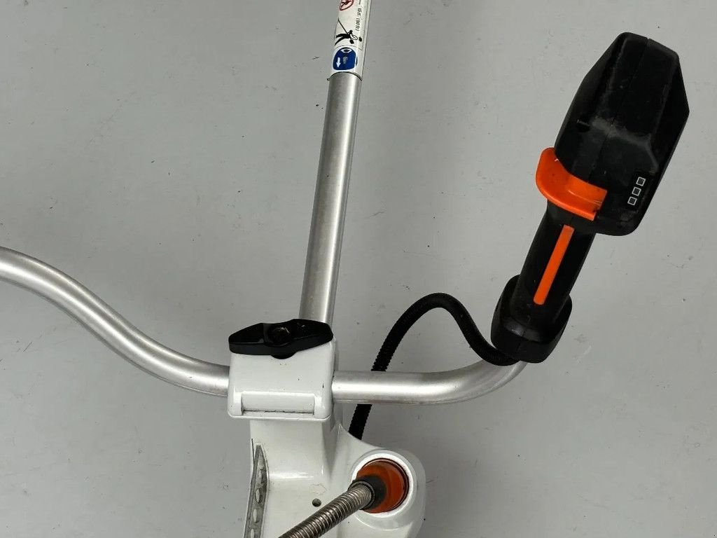 Freischneider & Trimmer typu Stihl Fsa130 accu bosmaaier gebruikte kantenmaaier, Gebrauchtmaschine v Ameide (Obrázok 3)