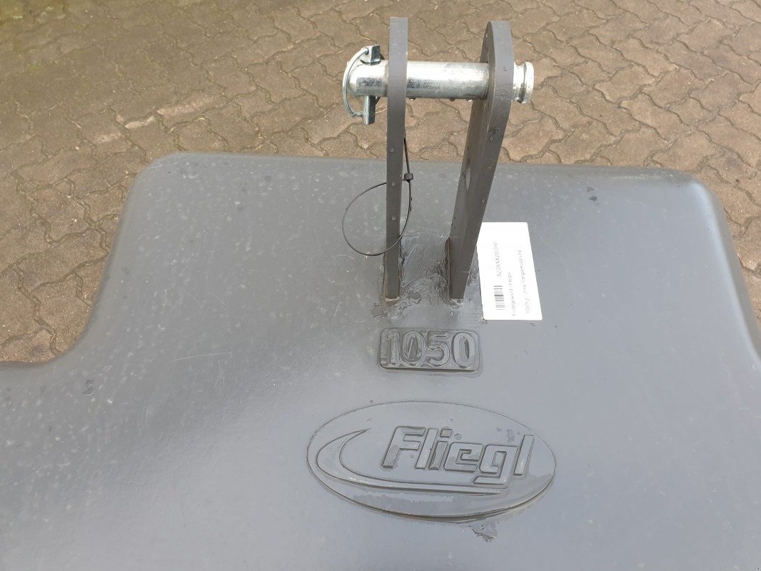 Frontgewicht of the type Fliegl GEWICHT 1.050KG, Neumaschine in Sittensen (Picture 4)