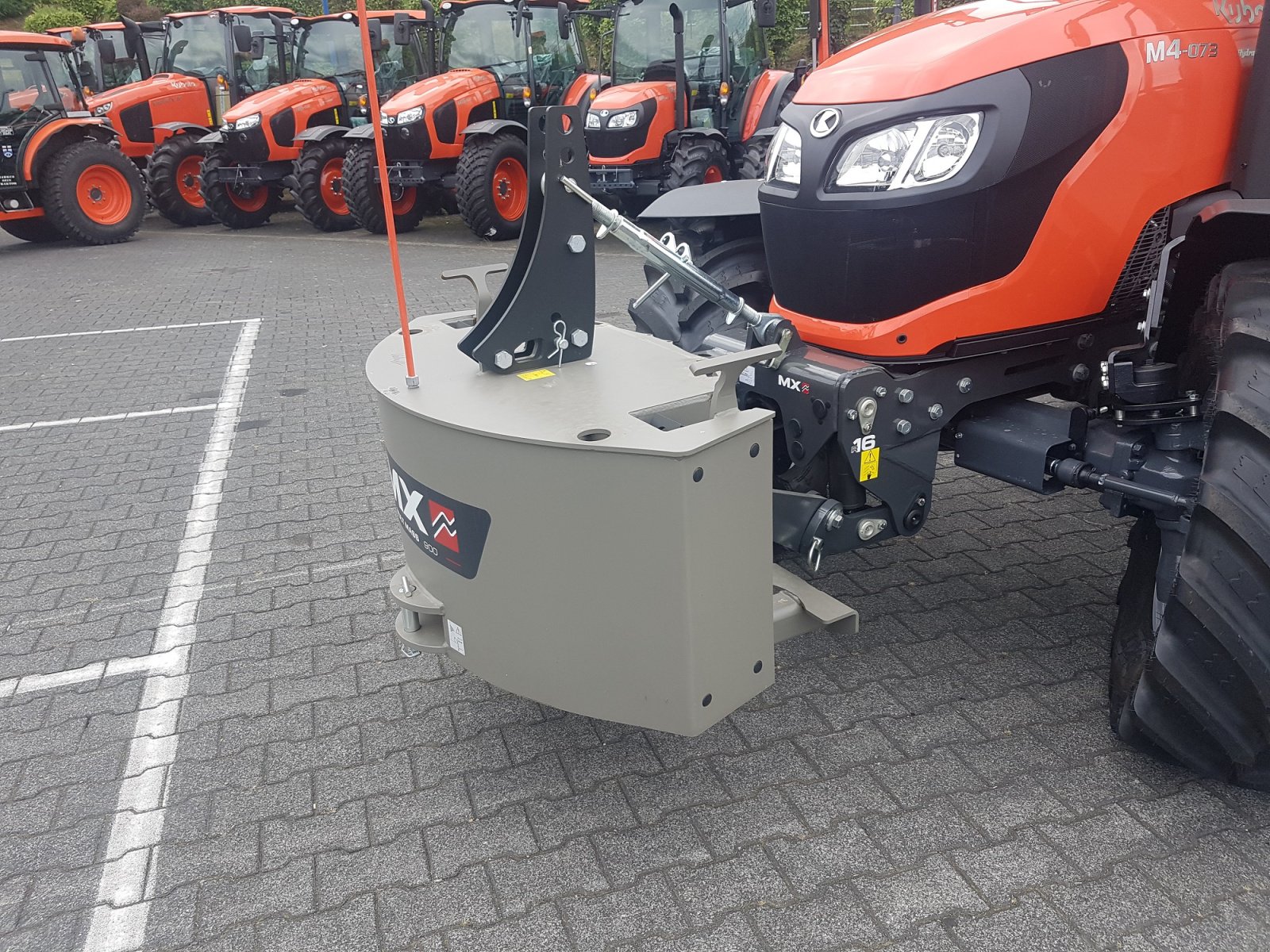 Frontgewicht van het type MX Multi Mass 900, Neumaschine in Olpe (Foto 1)