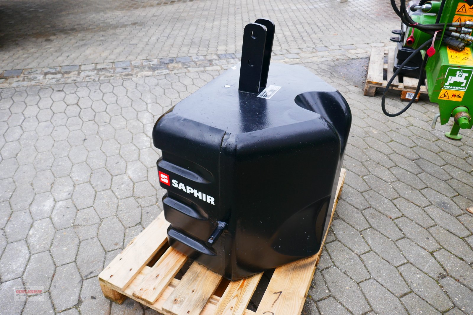 Frontgewicht van het type Saphir Stahlbetongewicht Standard 600 kg, Neumaschine in Dorfen (Foto 4)