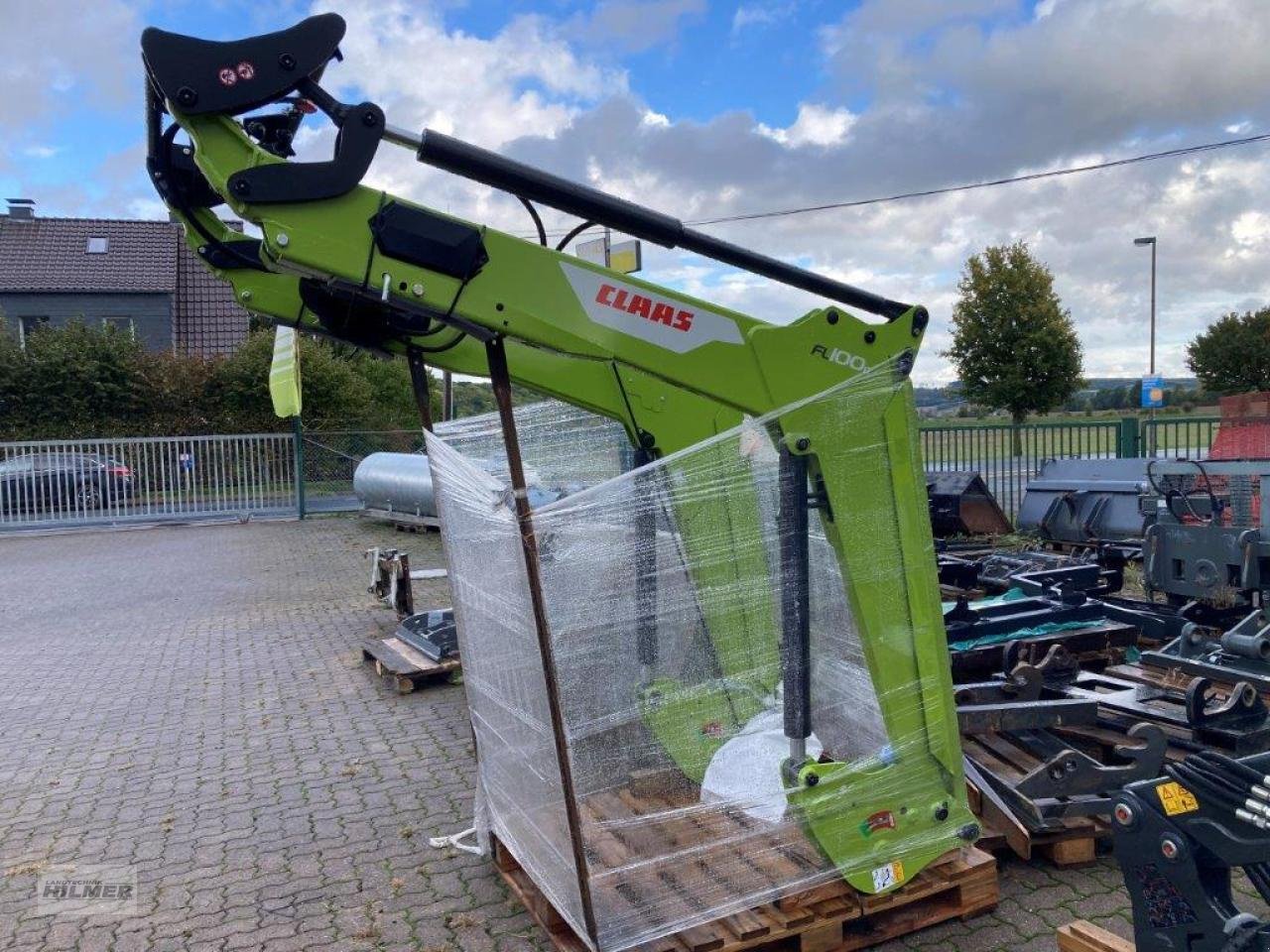 Frontlader des Typs CLAAS FL 100 C, Neumaschine in Moringen (Bild 1)