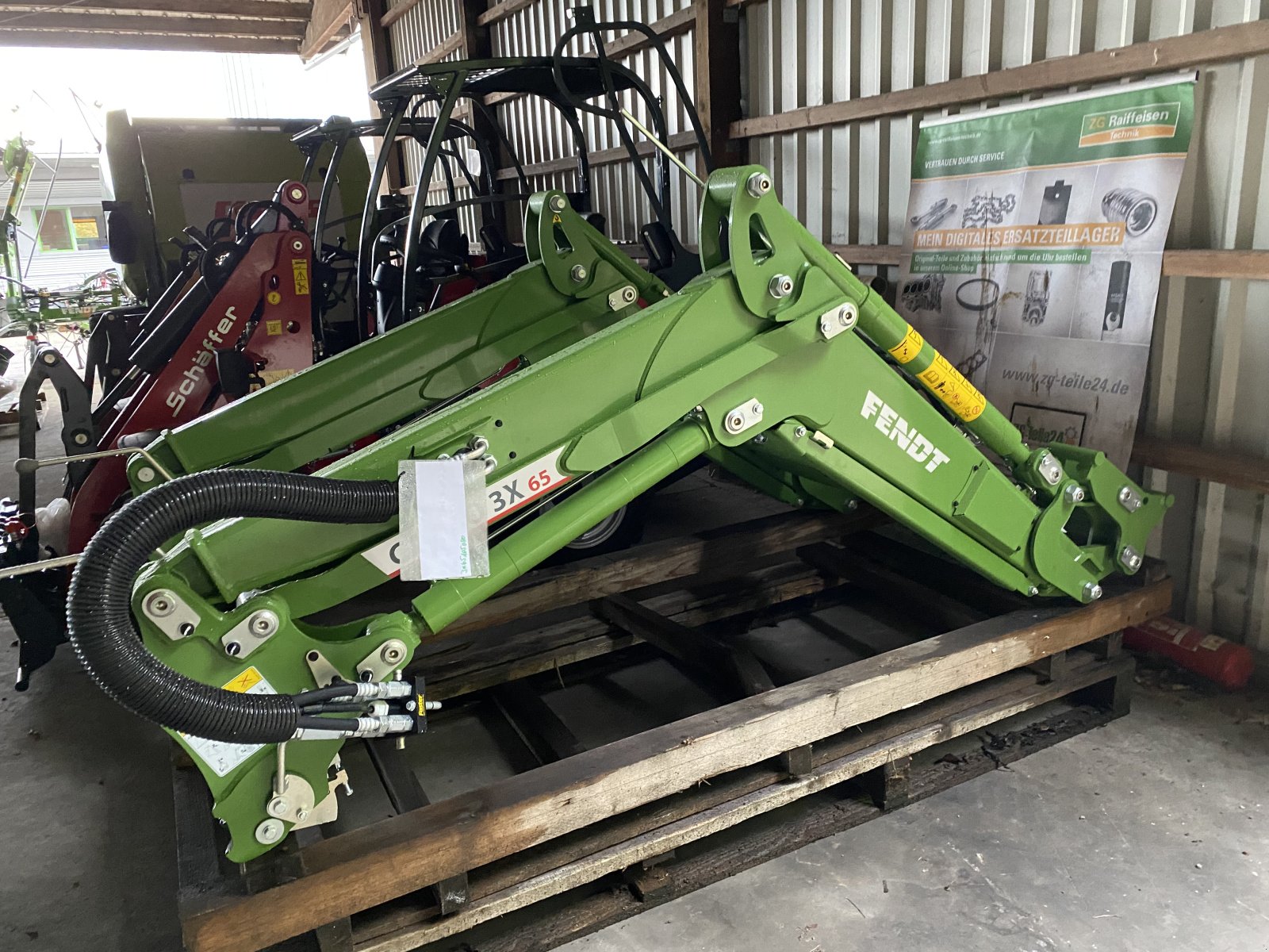 Frontlader des Typs Fendt Cargo 3X 65, Neumaschine in Donaueschingen (Bild 4)