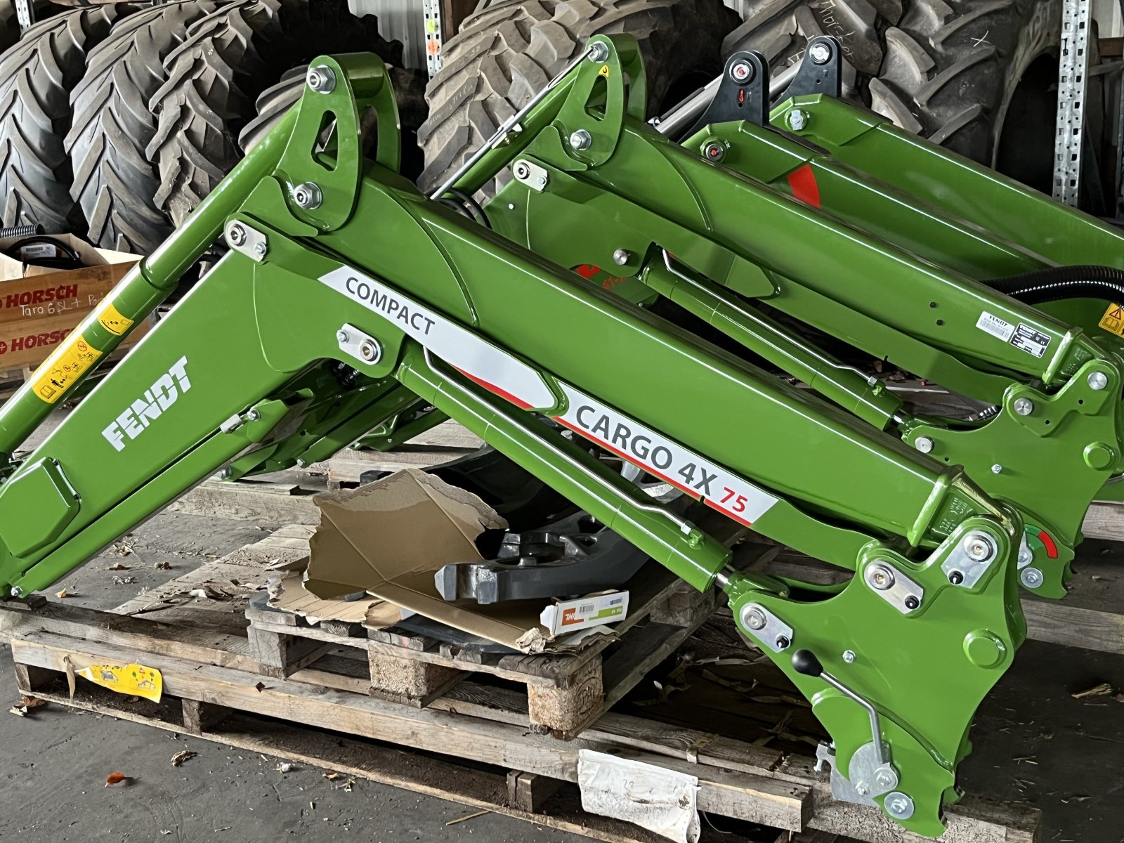 Frontlader of the type Fendt Cargo 4 x 75, Neumaschine in Donaueschingen (Picture 2)