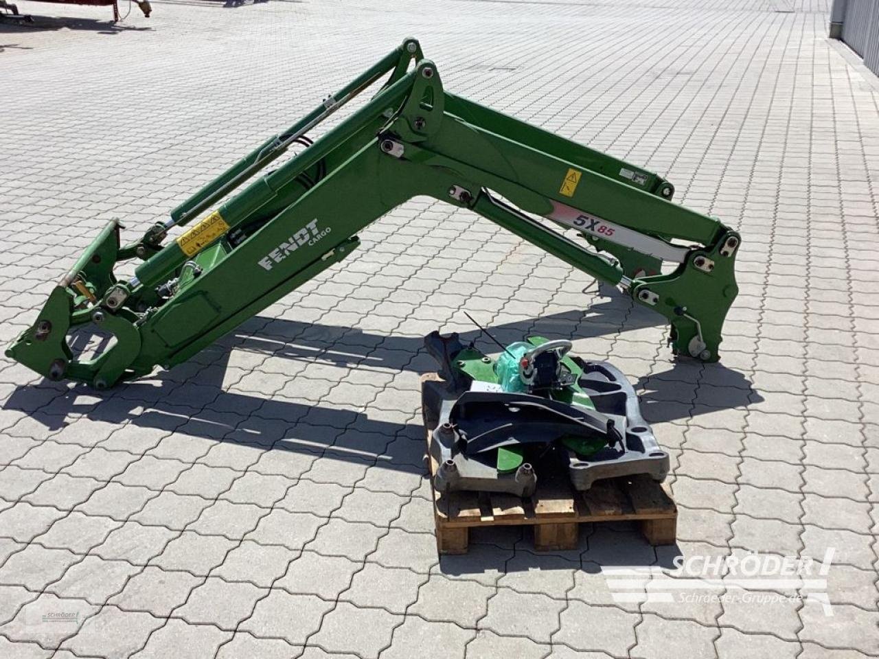 Frontlader typu Fendt CARGO 5X85 DW + ANBAUTEILE 700ER S4, Gebrauchtmaschine w Hemmoor (Zdjęcie 2)