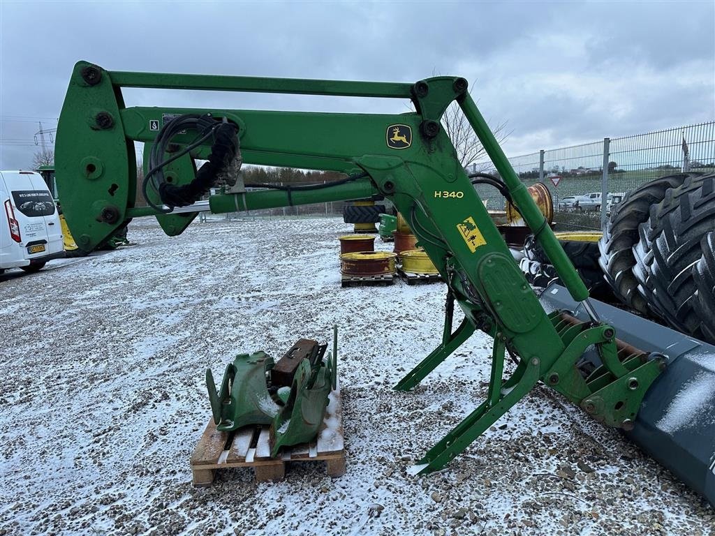 Frontlader tipa John Deere H340 har sidet på en John Deere 6330, Gebrauchtmaschine u Aabenraa (Slika 1)