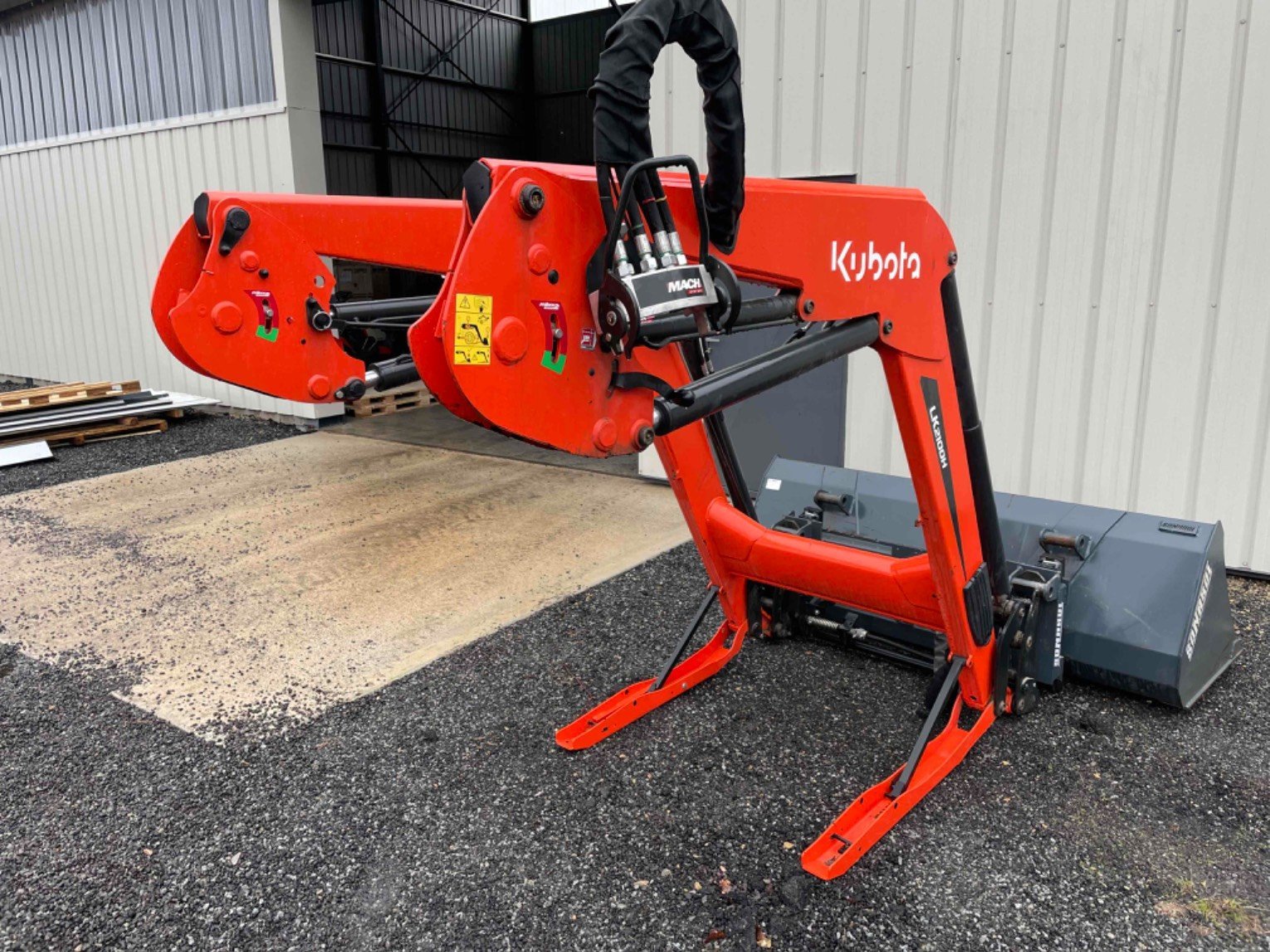 Frontlader des Typs Kubota Chargeur frontal LK2100H Kubota, Gebrauchtmaschine in LA SOUTERRAINE (Bild 3)