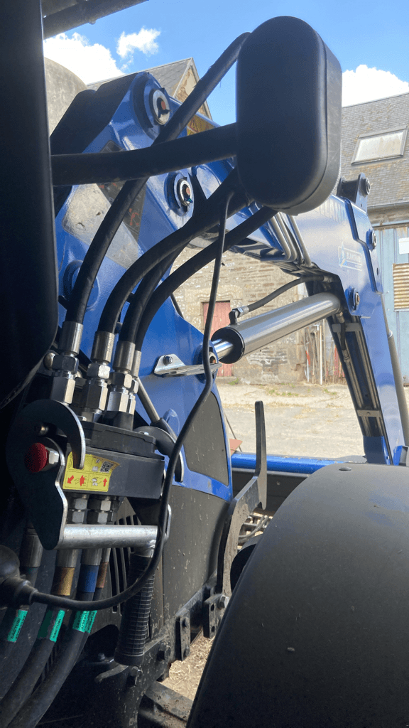 Frontlader του τύπου New Holland LA 715.1, Gebrauchtmaschine σε TREMEUR (Φωτογραφία 3)