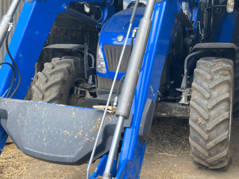 Frontlader of the type New Holland LA 715.1, Gebrauchtmaschine in TREMEUR