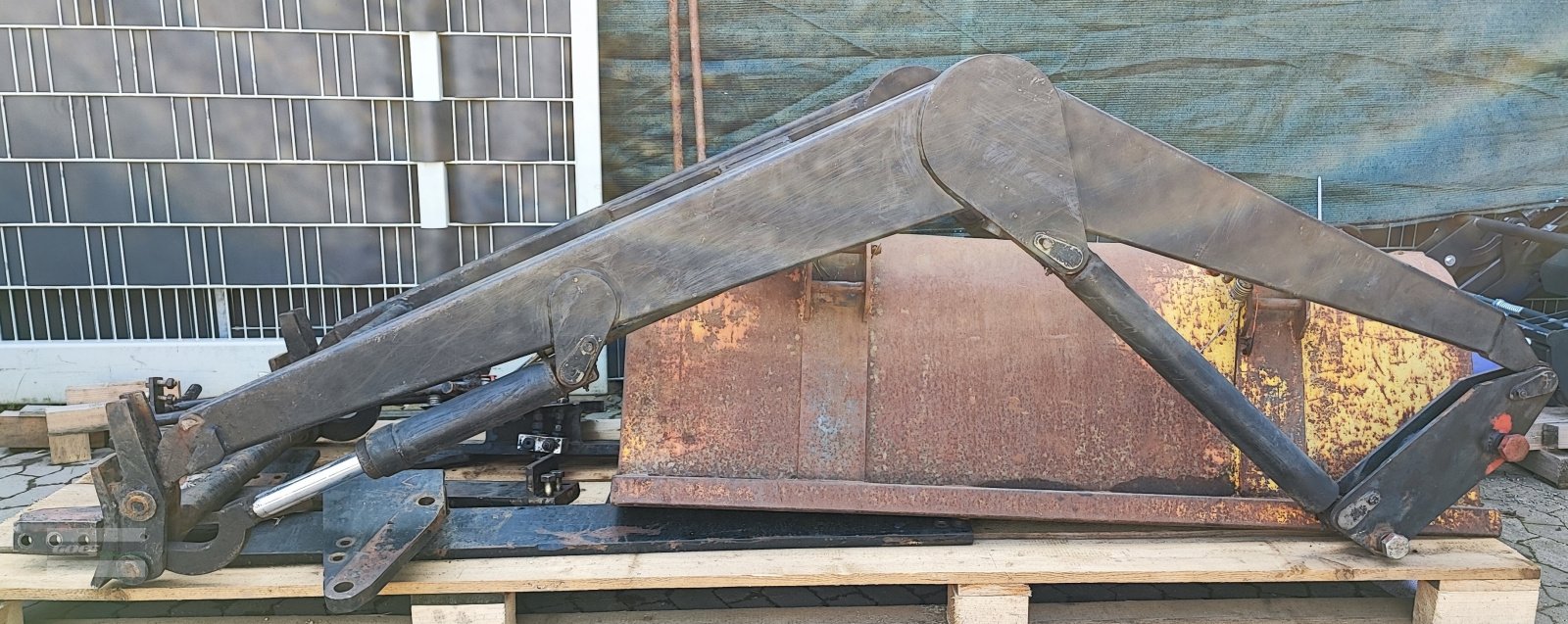 Frontlader typu Stegemann Frontlader mit Anbaukonsolen für IHC B-Familie inkl. Steuergerät und Schaufel * im guten Zustand, Gebrauchtmaschine v Langenzenn (Obrázek 3)