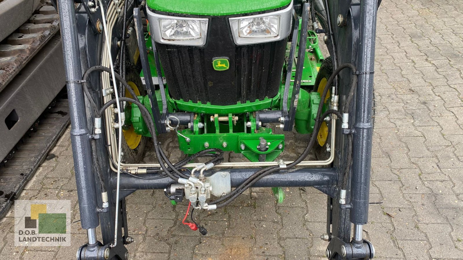 Frontlader of the type Stoll CompactLine 350P zu John Deere 3033R, 3038R, 3039R, 3045R, 3046R, Gebrauchtmaschine in Regensburg (Picture 3)