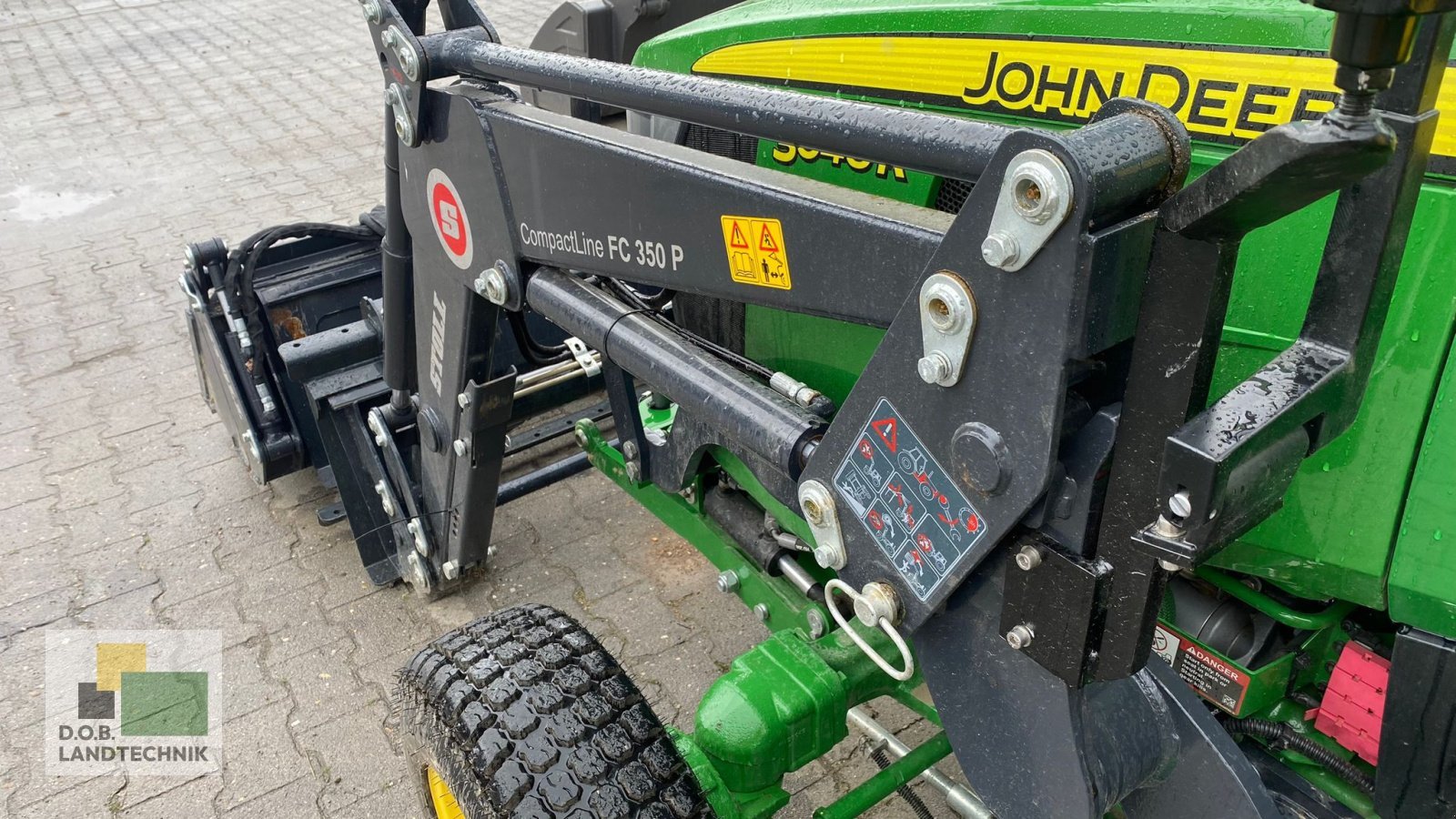 Frontlader of the type Stoll CompactLine 350P zu John Deere 3033R, 3038R, 3039R, 3045R, 3046R, Gebrauchtmaschine in Regensburg (Picture 4)