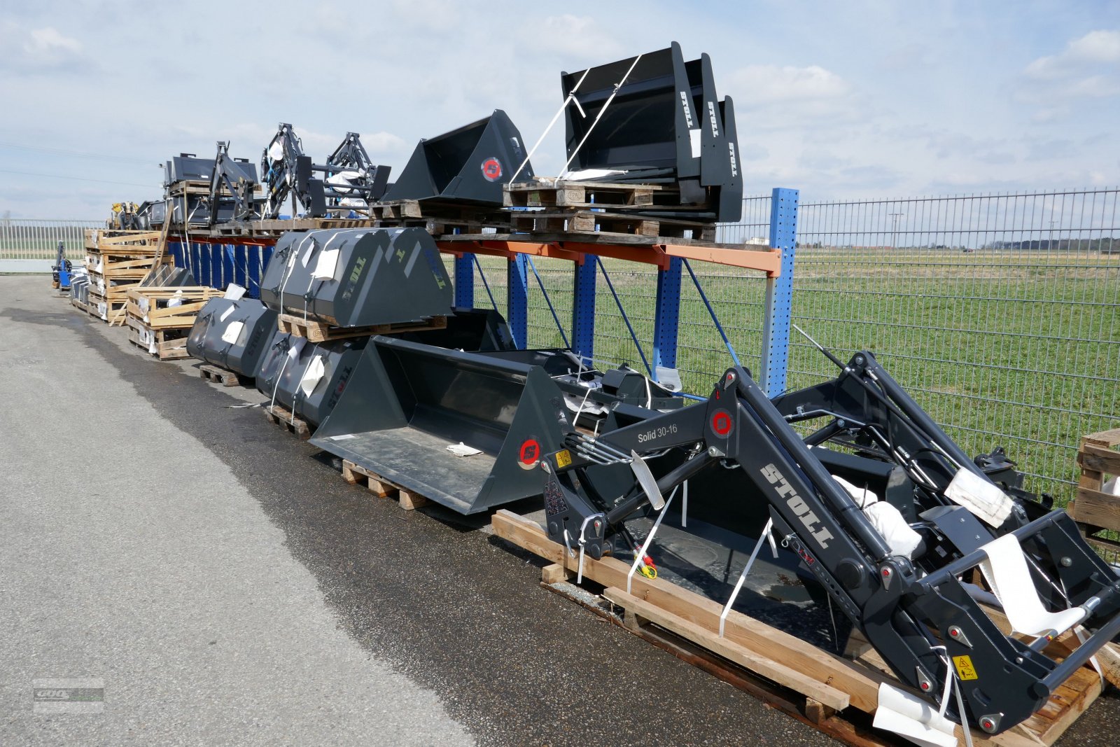 Frontlader van het type Stoll FZ und Solid Schwingen sofort verfügbar zum Altpreis, Neumaschine in Langenzenn (Foto 7)