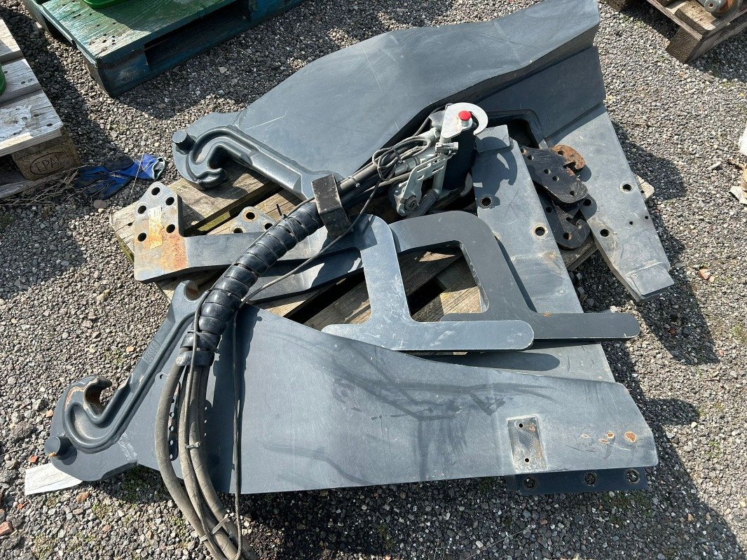 Frontladeranbaukonsole des Typs Stoll Konsolen zum John Deere 6R, Gebrauchtmaschine in Sittensen (Bild 1)