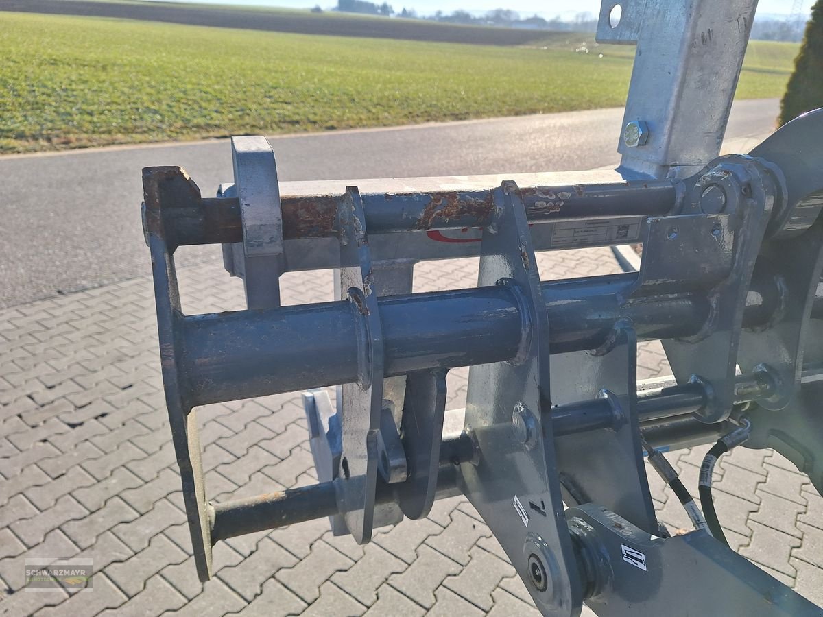 Frontladerzubehör (Bagger) des Typs Fliegl Adapter Euro auf 3-P, Neumaschine in Aurolzmünster (Bild 13)