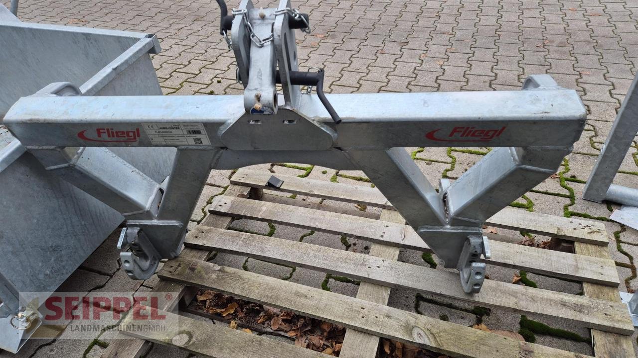 Frontladerzubehör (Bagger) typu Fliegl Frontladeradapter Verstärkte Ausführung, Neumaschine v Groß-Umstadt (Obrázek 3)