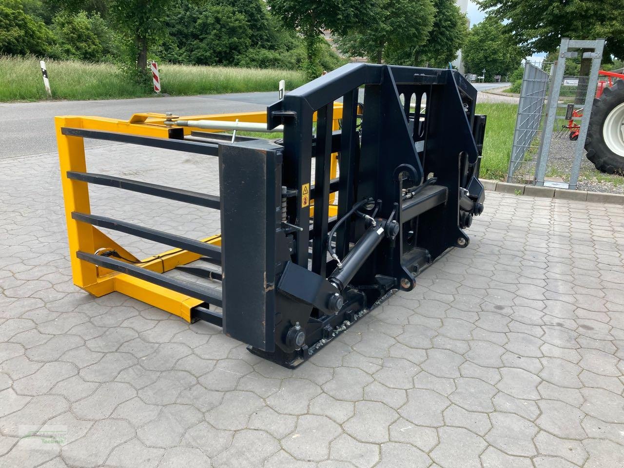 Frontladerzubehör (Bagger) van het type JCB Grasforke klappbar 14ft, Neumaschine in Nordstemmen (Foto 2)