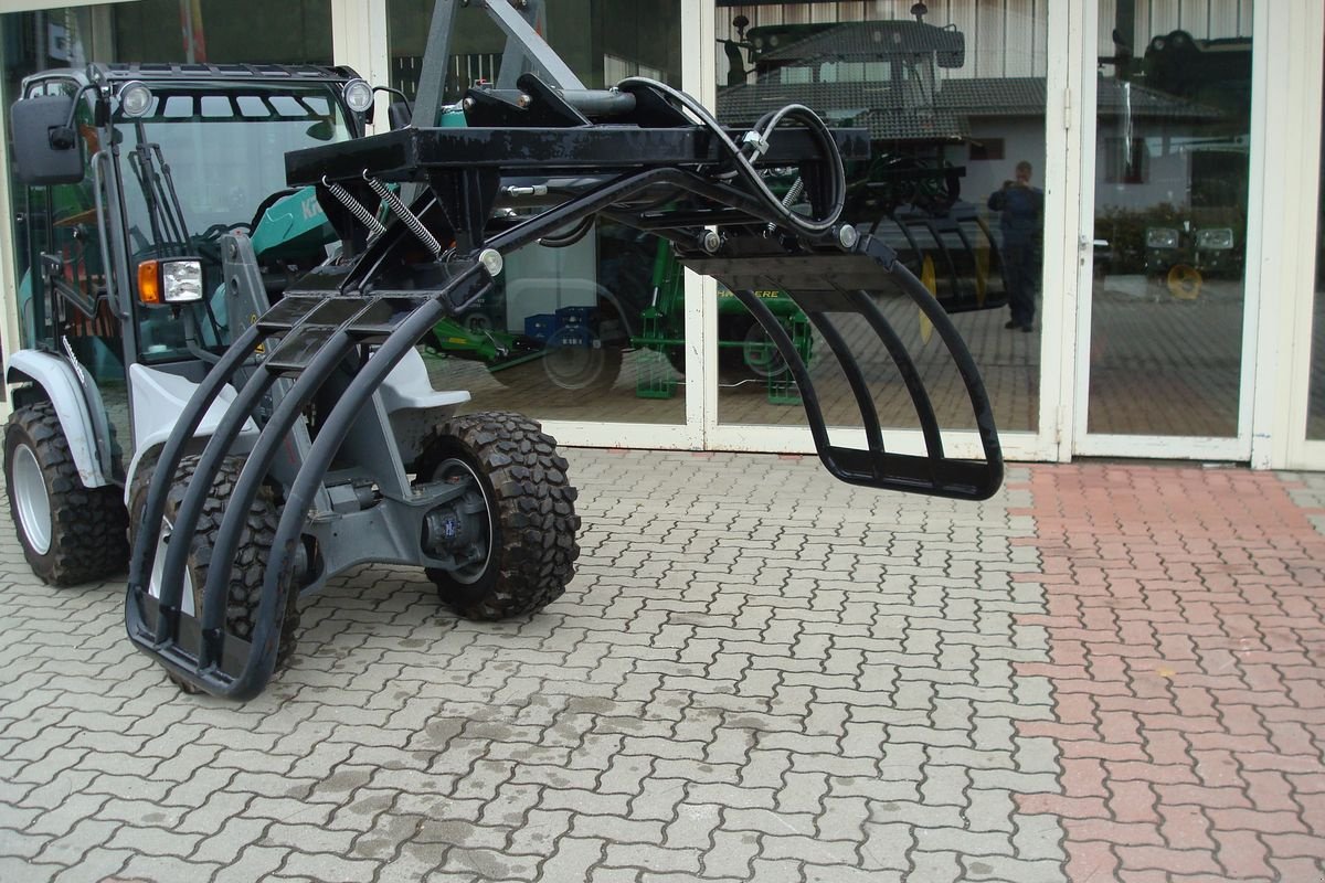 Frontladerzubehör (Bagger) van het type Sonstige Ballenzange Kramer Aufnahme, Neumaschine in Judenburg (Foto 1)