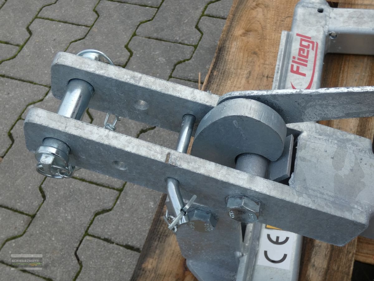 Frontladerzubehör del tipo Fliegl 3-Punktadapter ausklinkbar, Neumaschine en Aurolzmünster (Imagen 11)