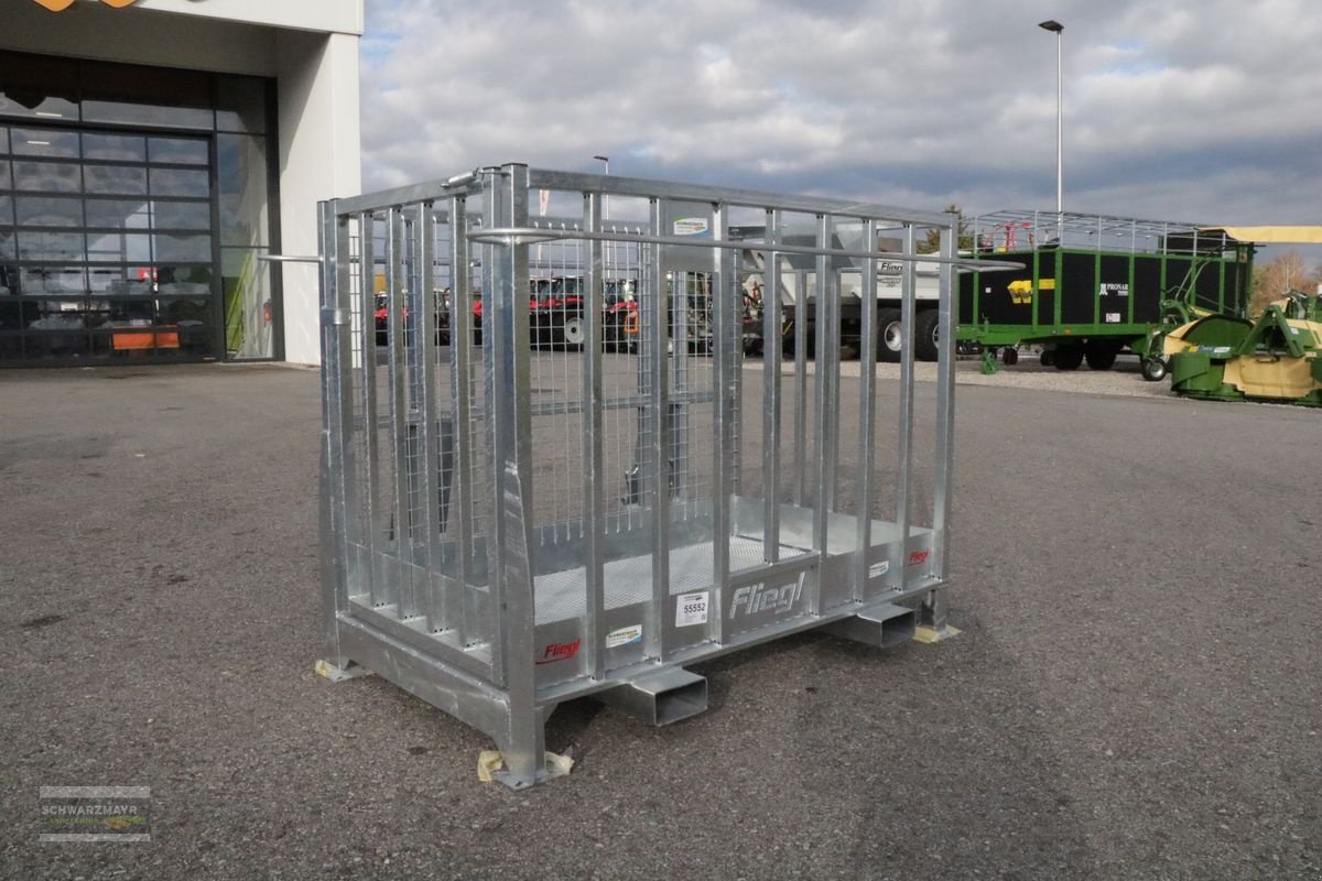 Frontladerzubehör van het type Fliegl Arbeitsbühne Euro, Neumaschine in Gampern (Foto 2)