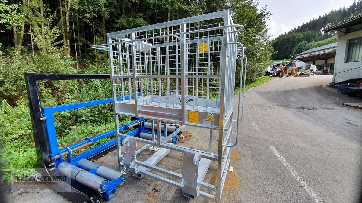 Frontladerzubehör des Typs Fliegl Arbeitsbühne, Neumaschine in Altenfelden (Bild 2)