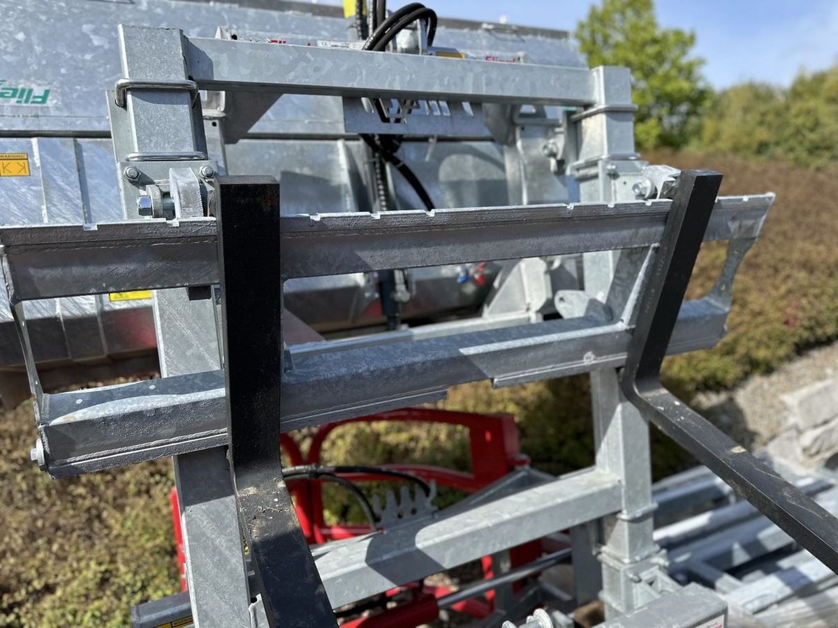 Frontladerzubehör des Typs Fliegl Palettengabel verzinkt, Neumaschine in St. Marienkirchen (Bild 3)