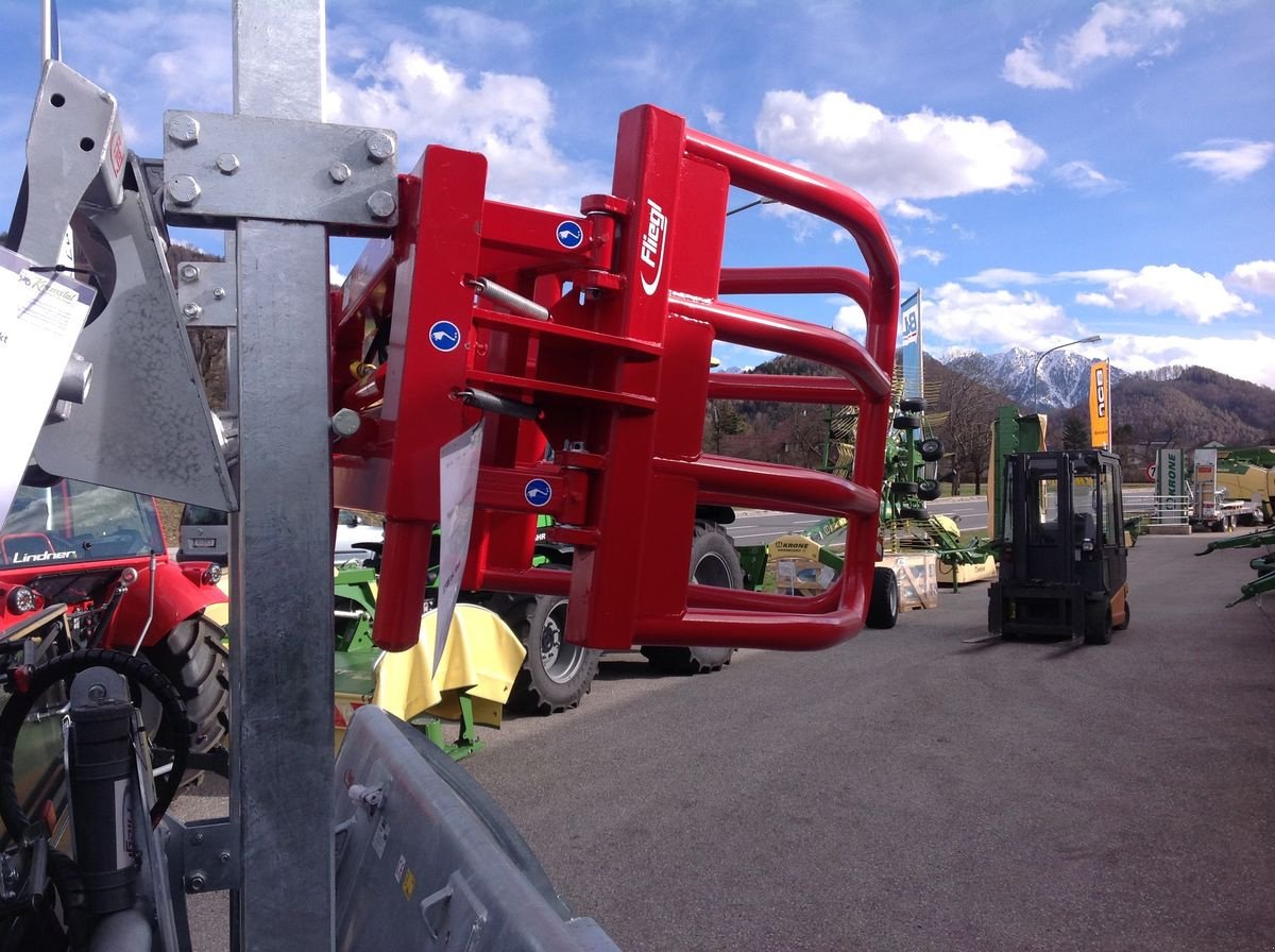 Frontladerzubehör des Typs Fliegl Rundballenzange, Neumaschine in Micheldorf / OÖ (Bild 5)