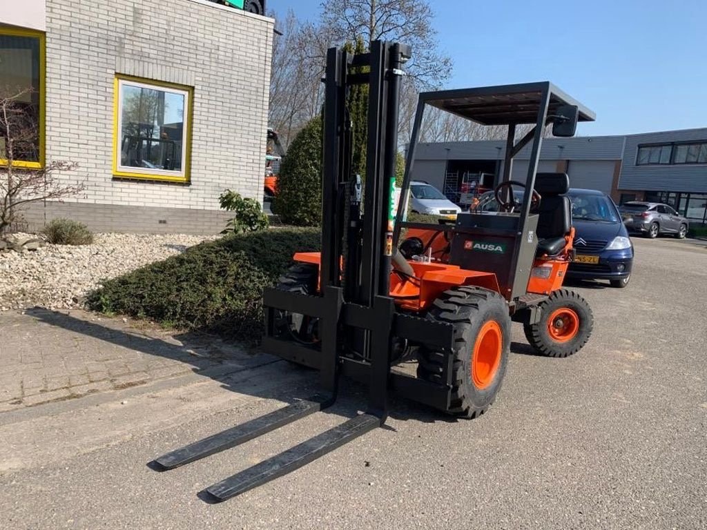 Frontstapler van het type Ausa ruwterrein C 11 M, Gebrauchtmaschine in Hardinxveld-Giessendam (Foto 3)