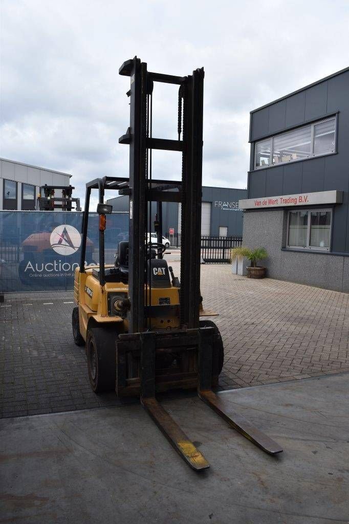 Frontstapler del tipo Caterpillar DP30, Gebrauchtmaschine In Antwerpen (Immagine 8)