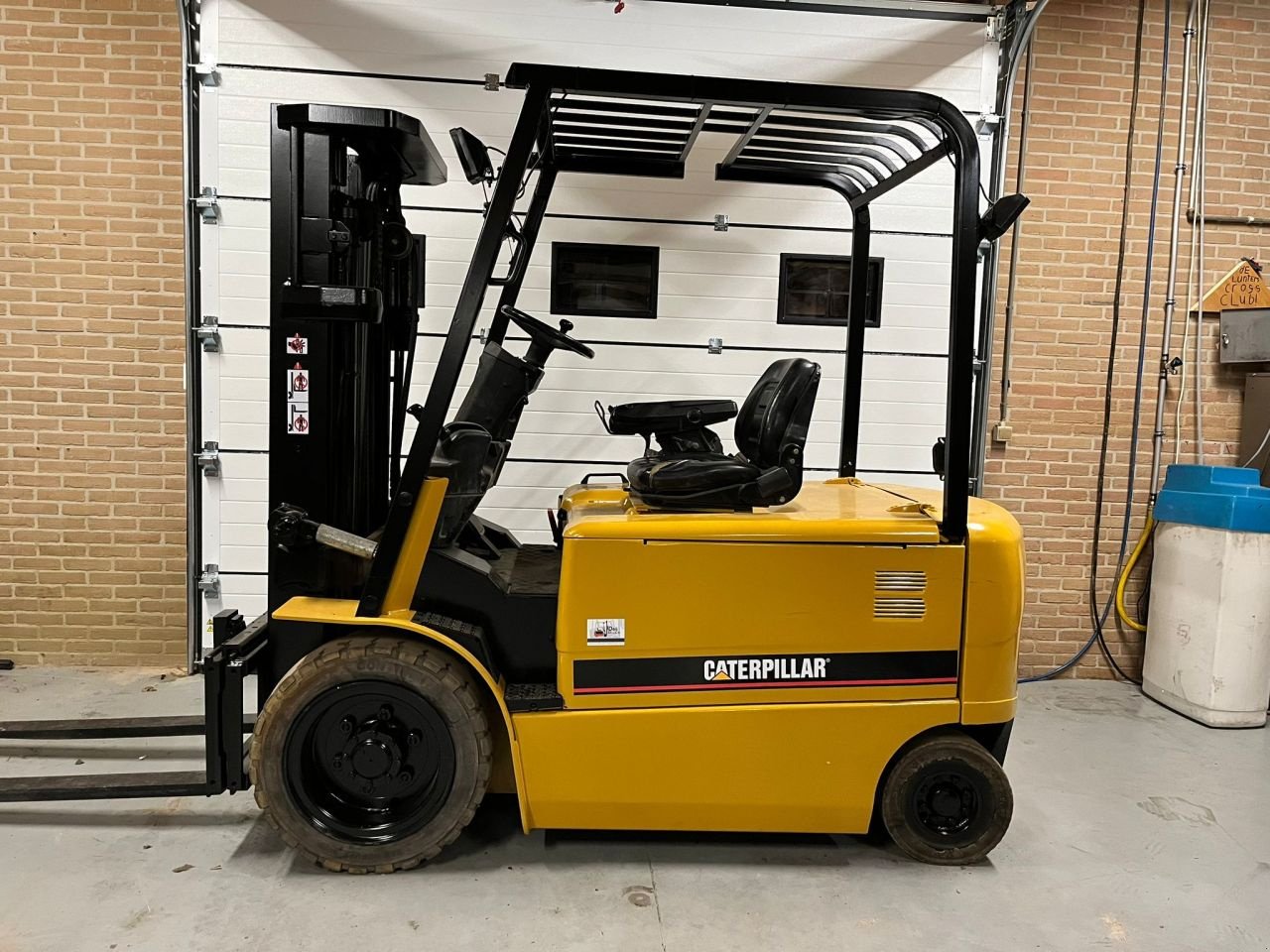 Frontstapler del tipo Caterpillar EP 30K PAC, Gebrauchtmaschine en Vianen (Imagen 1)