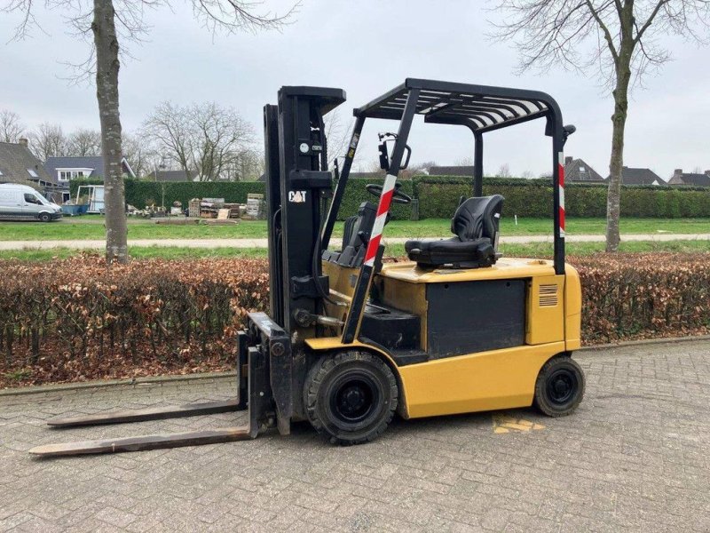 Frontstapler of the type Caterpillar EP25K-PAC, Gebrauchtmaschine in Antwerpen (Picture 1)