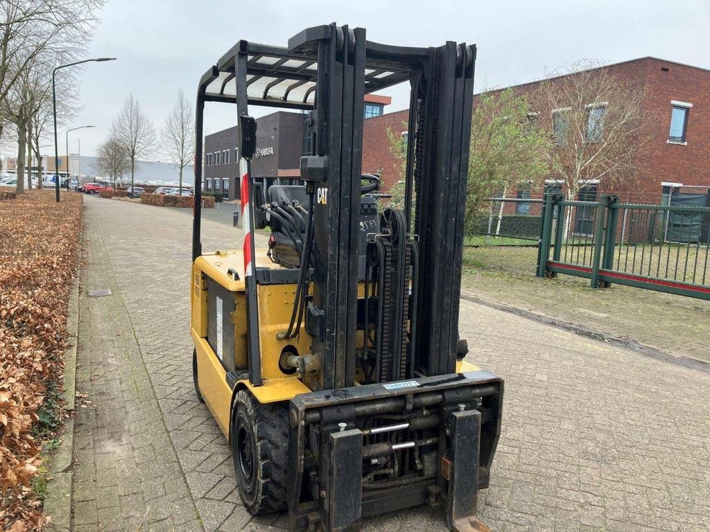 Frontstapler des Typs Caterpillar EP25K-PAC, Gebrauchtmaschine in Antwerpen (Bild 7)