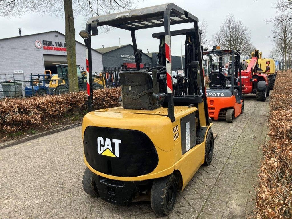 Frontstapler typu Caterpillar EP25K-PAC, Gebrauchtmaschine w Antwerpen (Zdjęcie 5)