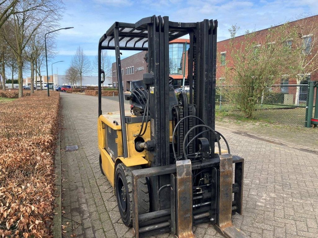 Frontstapler del tipo Caterpillar EP30K, Gebrauchtmaschine en Antwerpen (Imagen 7)