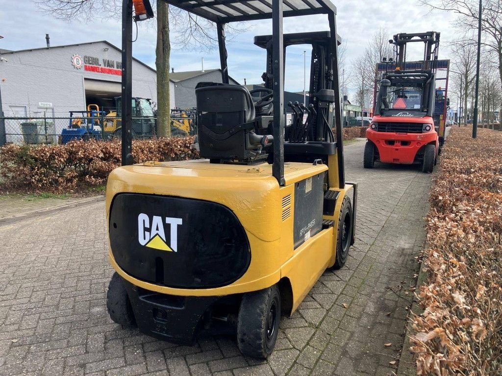 Frontstapler a típus Caterpillar EP30K, Gebrauchtmaschine ekkor: Antwerpen (Kép 5)