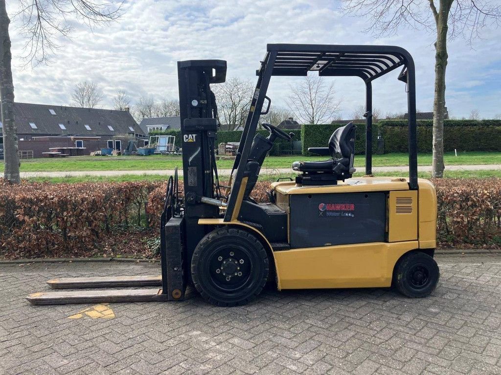 Frontstapler του τύπου Caterpillar EP30K, Gebrauchtmaschine σε Antwerpen (Φωτογραφία 2)