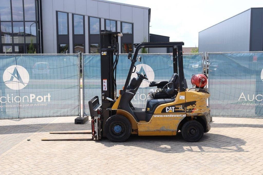 Frontstapler van het type Caterpillar GP25NT, Gebrauchtmaschine in Antwerpen (Foto 2)