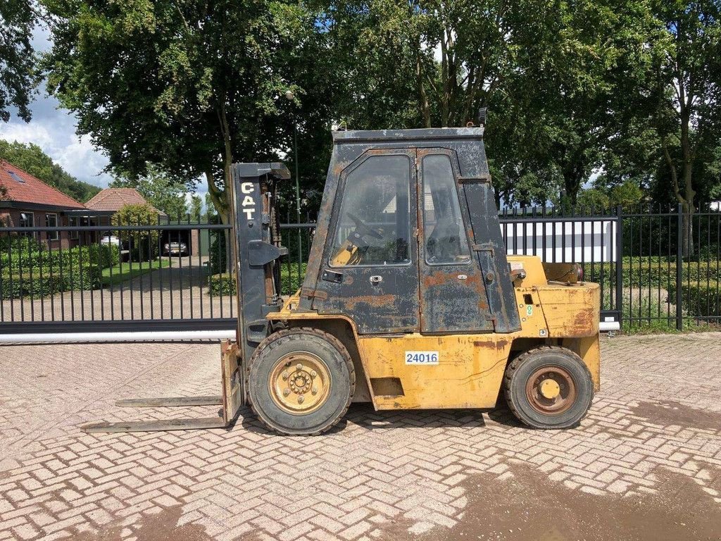 Frontstapler des Typs Caterpillar V90E, Gebrauchtmaschine in Antwerpen (Bild 2)