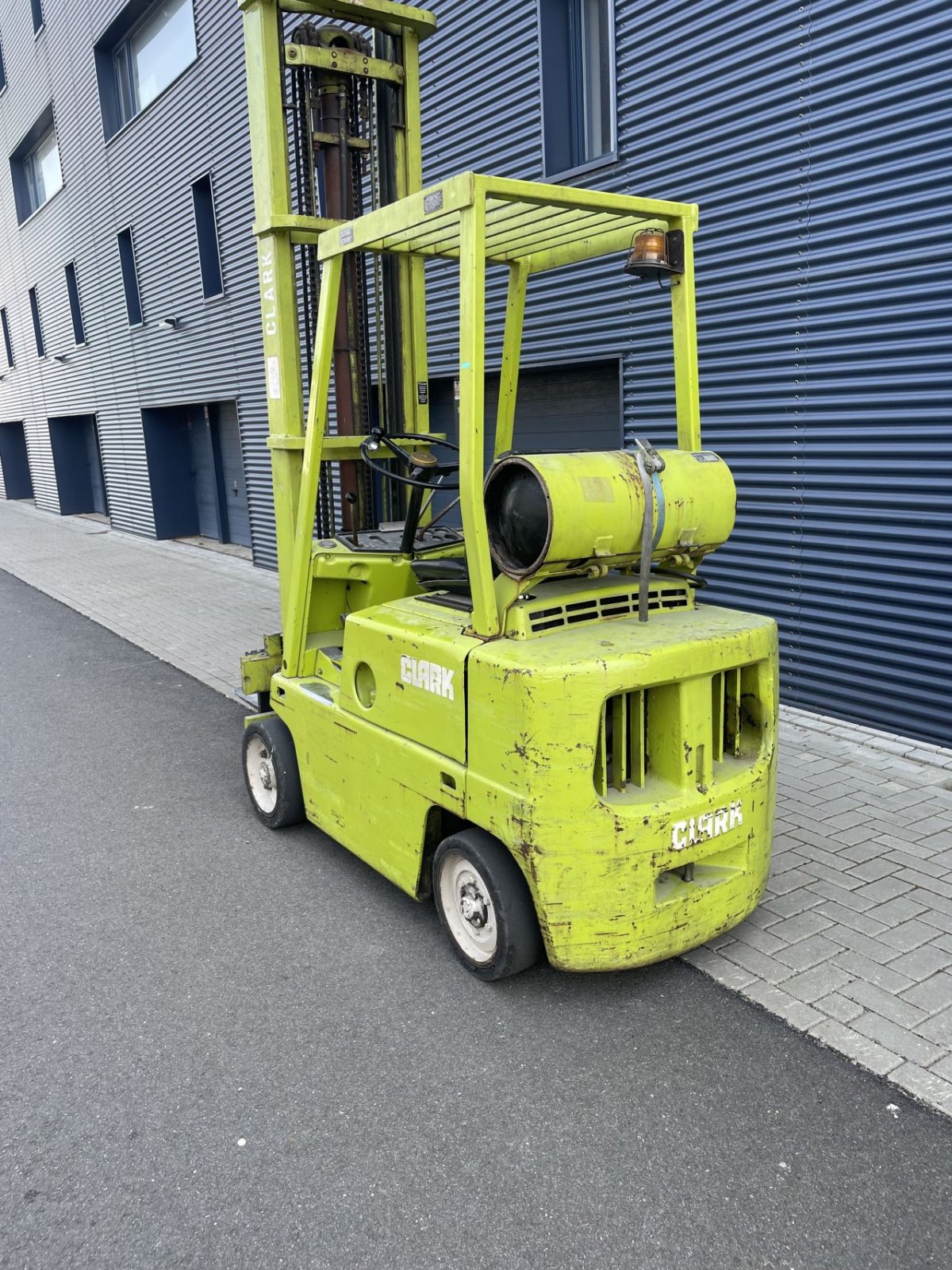 Frontstapler of the type Clark 2000 kg, Gebrauchtmaschine in Haarlem (Picture 2)