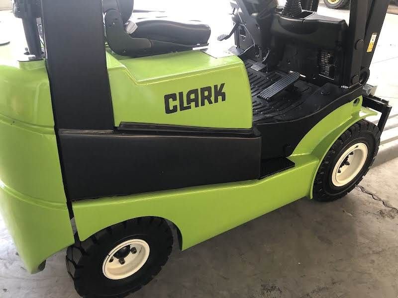 Frontstapler del tipo Clark C15D, Gebrauchtmaschine In Aalst (Immagine 3)