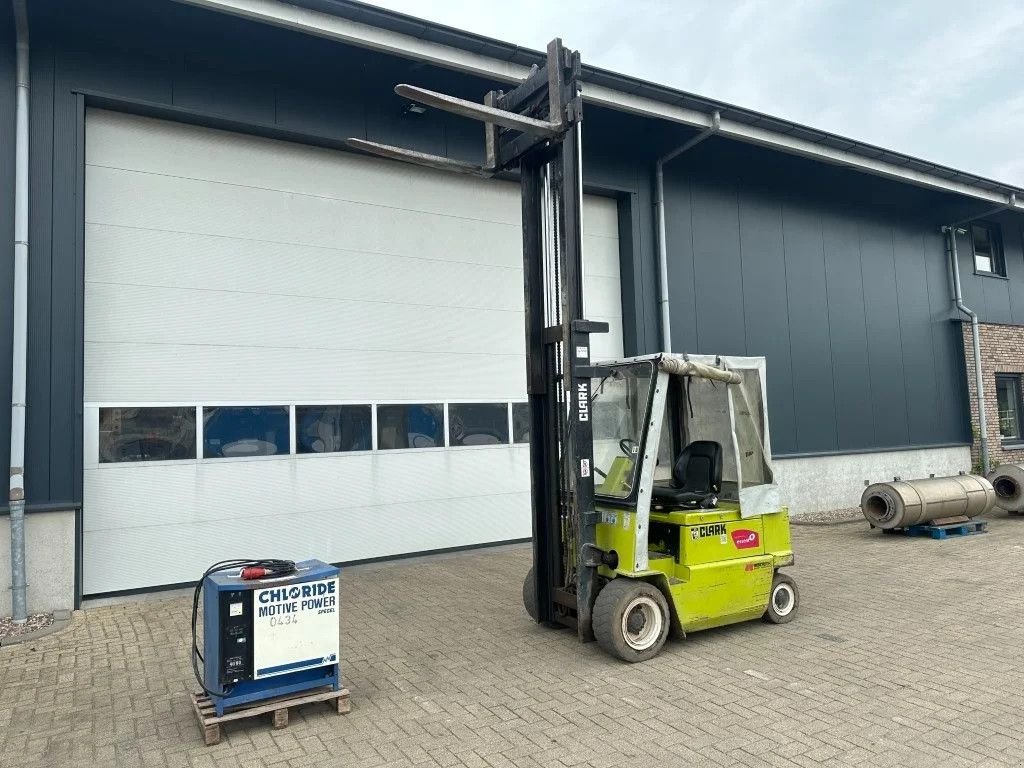 Frontstapler of the type Clark EPM25N 2.5 ton Duplex Sideshift Elektra Heftruck, Gebrauchtmaschine in VEEN (Picture 10)