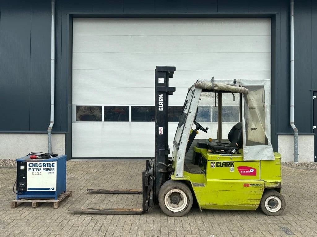 Frontstapler Türe ait Clark EPM25N 2.5 ton Duplex Sideshift Elektra Heftruck, Gebrauchtmaschine içinde VEEN (resim 1)