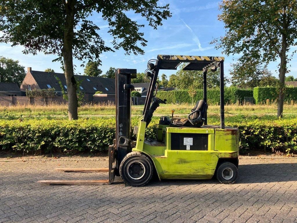 Frontstapler tip Clark M30S, Gebrauchtmaschine in Antwerpen (Poză 2)