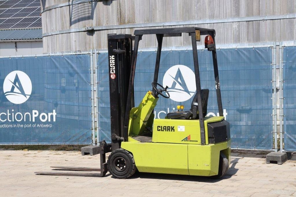 Frontstapler of the type Clark TM 15 L, Gebrauchtmaschine in Antwerpen (Picture 3)