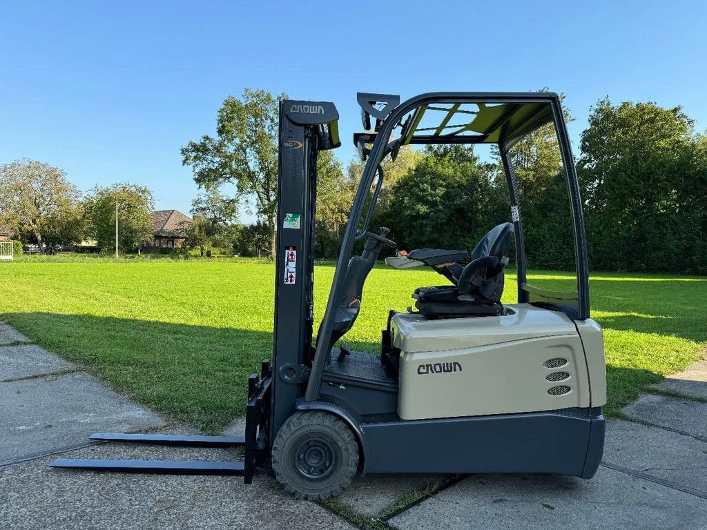 Frontstapler of the type Crown 1500KG elektrisch BJ2020 sideshift + nieuwe keuring, Gebrauchtmaschine in Hoenzadriel (Picture 3)