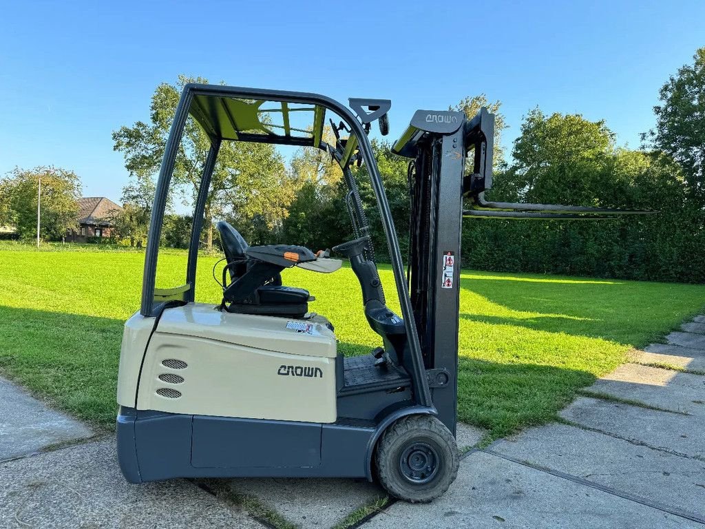 Frontstapler tip Crown 1500KG elektrische heftruck BJ2020 + sideshift, Gebrauchtmaschine in Hoenzadriel (Poză 2)