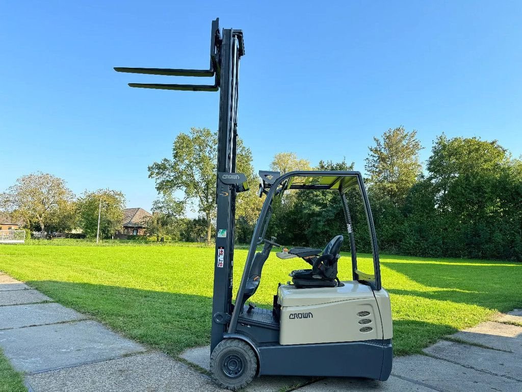 Frontstapler a típus Crown 1500KG elektrische heftruck BJ2020 + sideshift, Gebrauchtmaschine ekkor: Hoenzadriel (Kép 10)