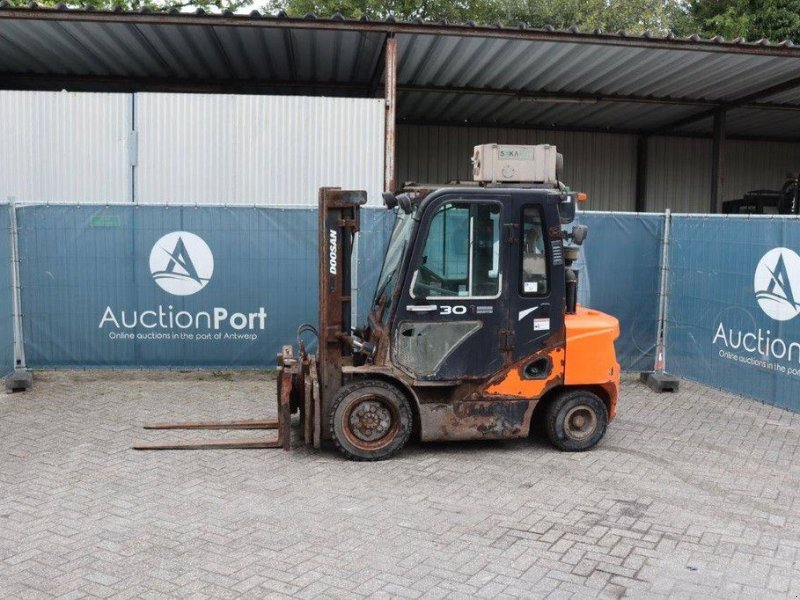 Frontstapler tipa Doosan 30, Gebrauchtmaschine u Antwerpen (Slika 1)