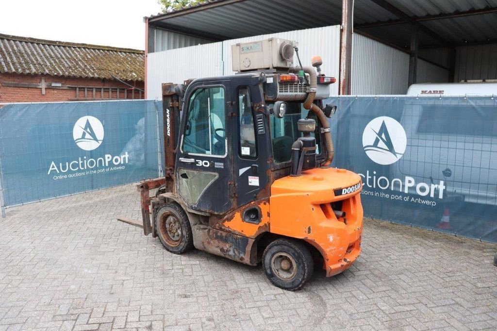 Frontstapler tipa Doosan 30, Gebrauchtmaschine u Antwerpen (Slika 3)