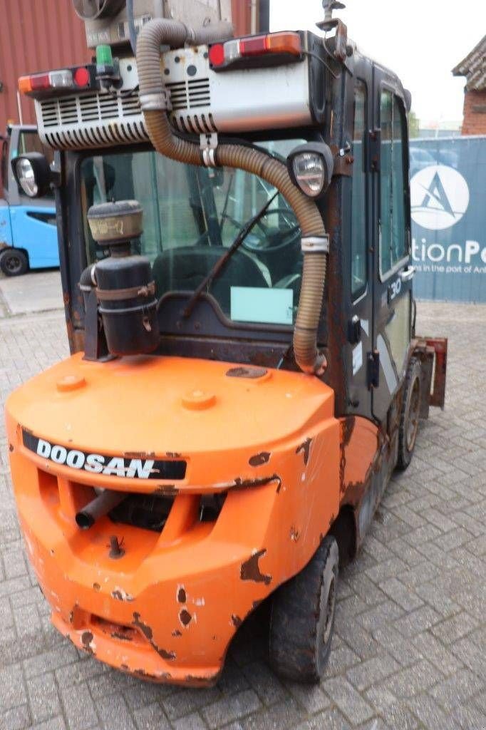 Frontstapler des Typs Doosan 30, Gebrauchtmaschine in Antwerpen (Bild 5)