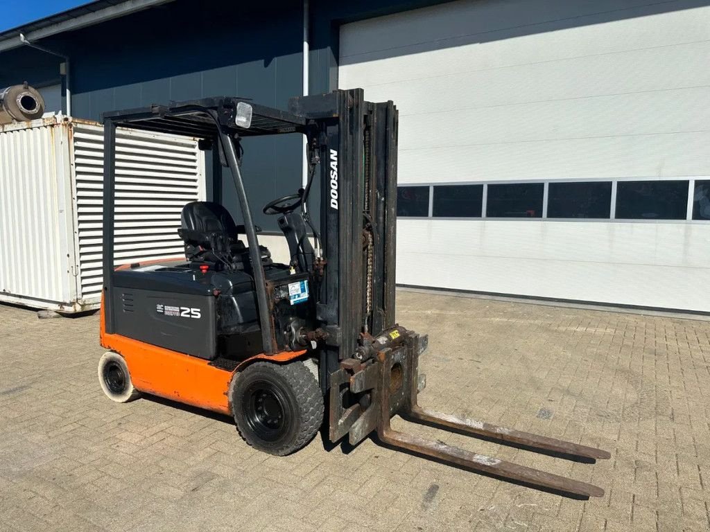 Frontstapler tip Doosan 825X-5 Triplex Freelift Rotator Kantelaar 2.5 ton Elektra Heftru, Gebrauchtmaschine in VEEN (Poză 3)